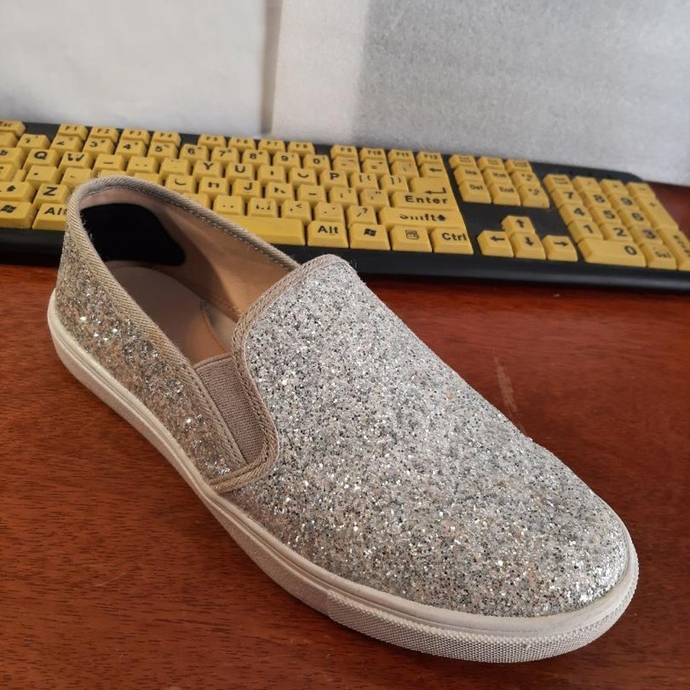 FEVERSOLE Women Fashion Dress Sneakers Flats Embellished Sz US 8.5/EU39 PreLoved